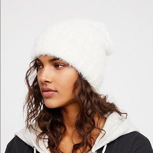 Free People white in the clouds beanie. NWOT